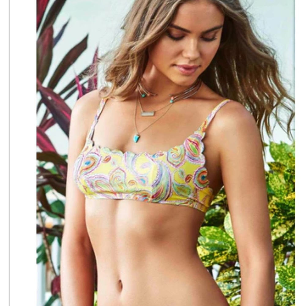 New. Bahia reversible wave bikini top Euc